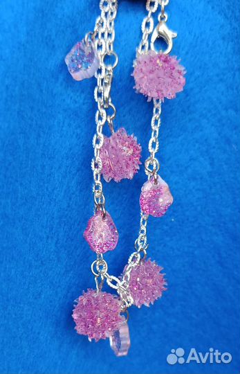 Браслет с подвесками розовые цветы