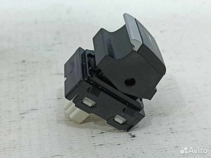 Кнопка стеклоподъемника передняя правая Chery