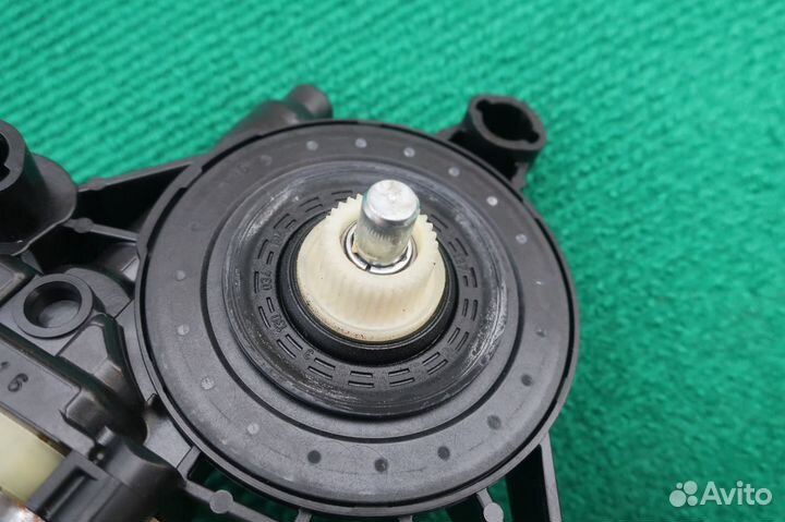 Моторчик стеклоподъёмника передний правый Golf 7