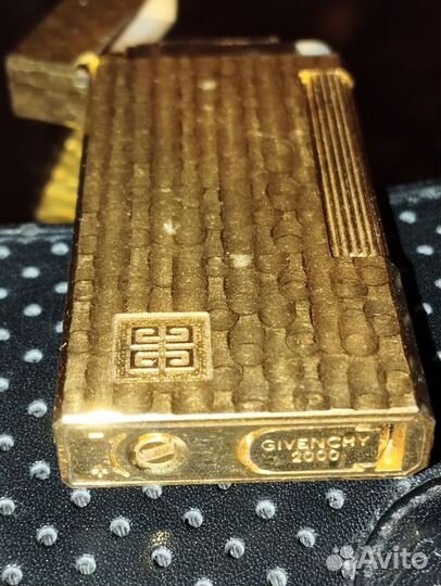 Зажигалка givenchy