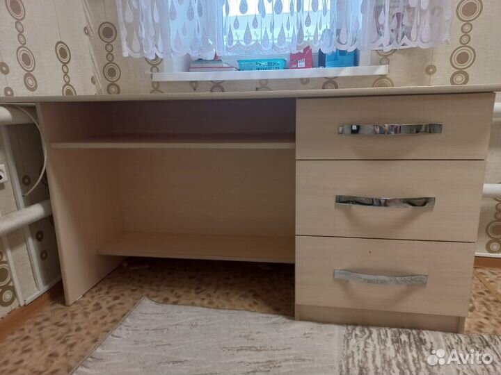 Письменный стол для школьника бу
