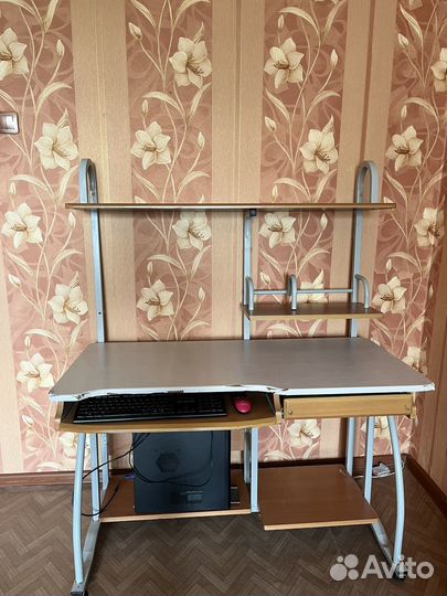 Компьютерный стол