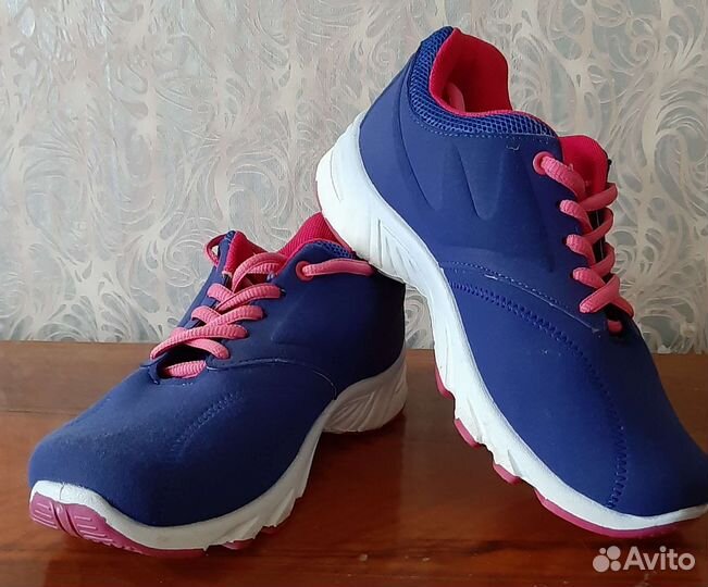 Кроссовки женские 36 размер