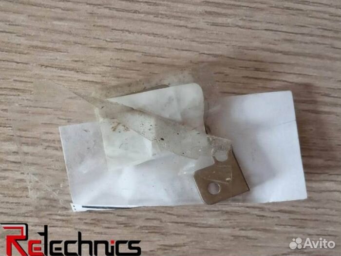 Левая петля MSI U135DX