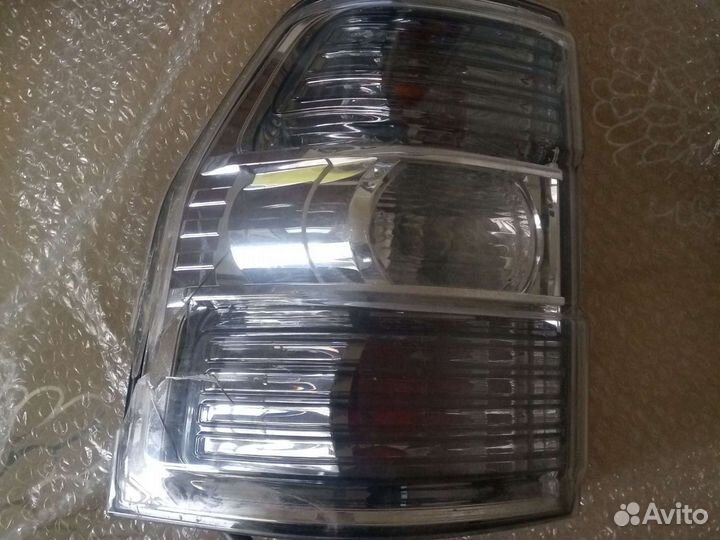 Задняя левая фара на Mitsubishi Pajero 4 (2018г.)