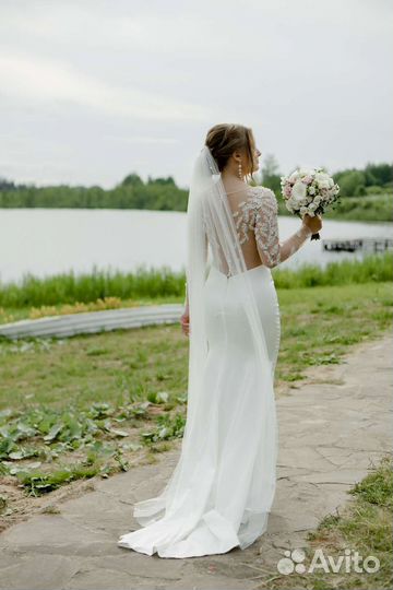 Свадебное платье со шлейфом и фата