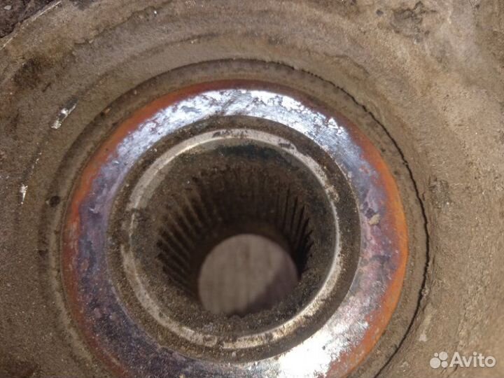 Кулак поворотный передний левый Volkswagen Passat