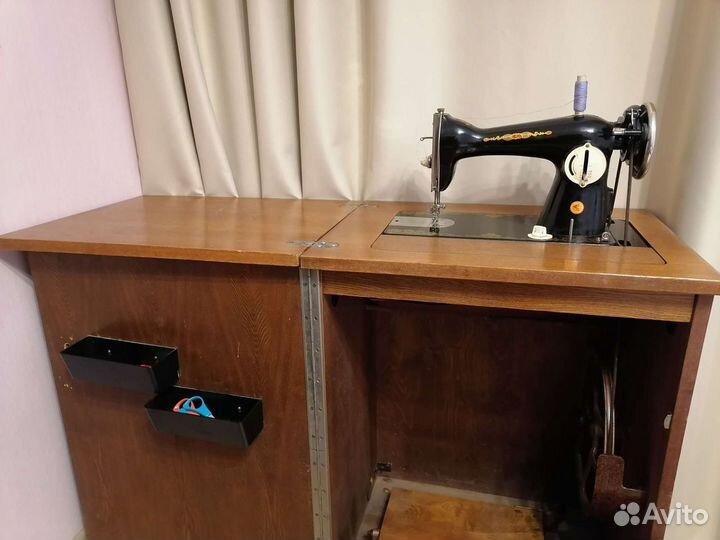 Швейная машина ножная
