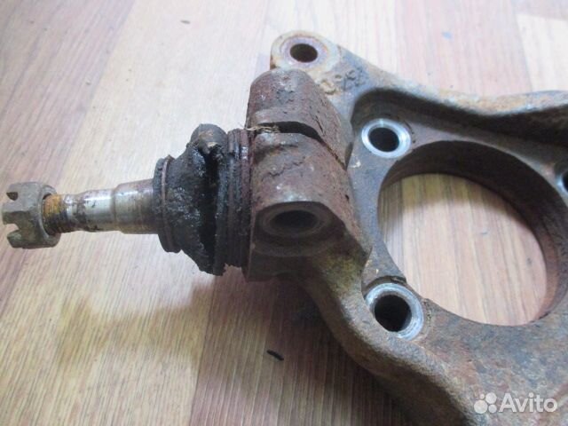 Кулак поворотный передний левый Legacy Outback (B1