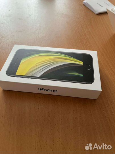 Коробка от iPhone SE