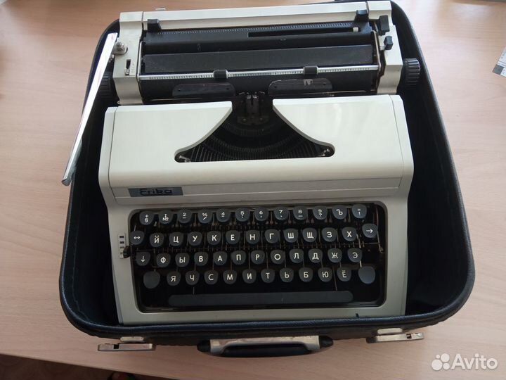 Пишущая печатная машинка Erika Robotron 100