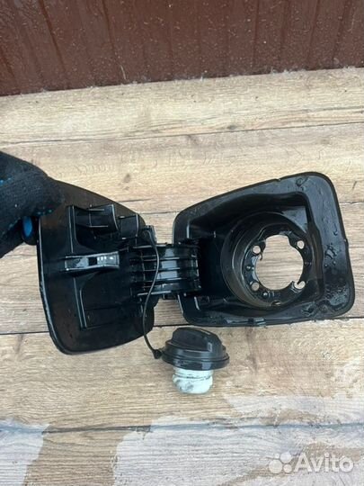 Лючок бензобака Hyundai Sonata седан 2.4 2012