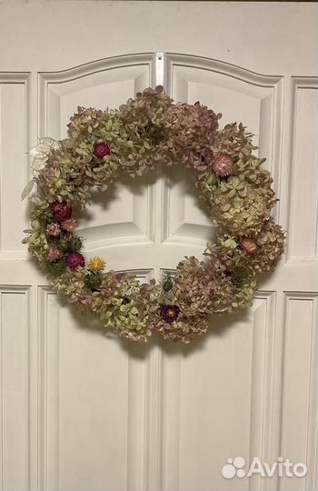 Венок из Гортезии с Гелихризумами