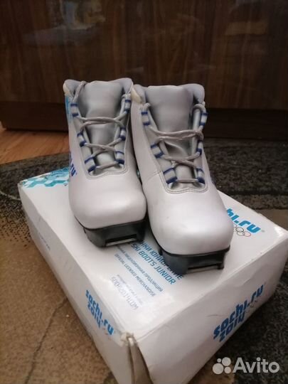 Лыжные ботинки детские 32 размер