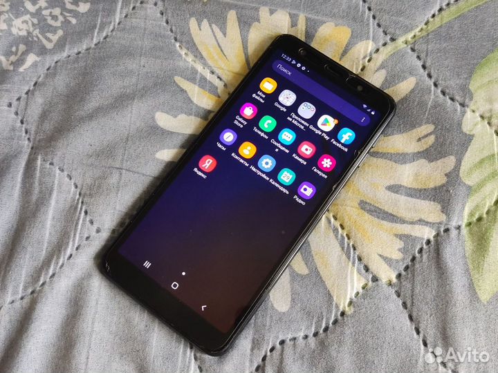 Samsung Galaxy A7 (2018), 4/64 ГБ