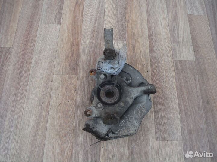 Кулак передний правый Toyota Corolla 150 2008