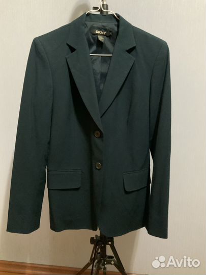 Женский костюм dkny 42 российского размера