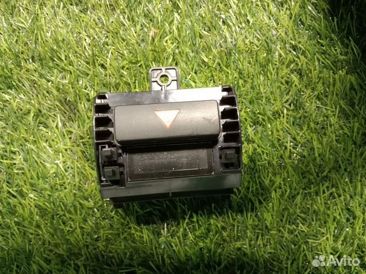 Кнопка многофункциональная Toyota Hilux 8