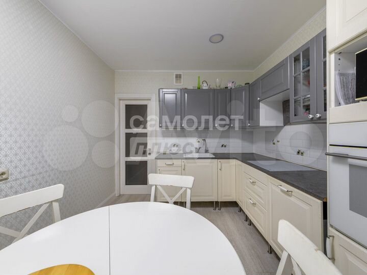 2-к. квартира, 58,8 м², 1/17 эт.