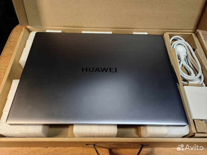 Huawei MateBook D16 crem-WFD9