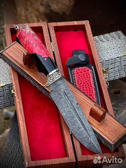 Нож из дамасской стали