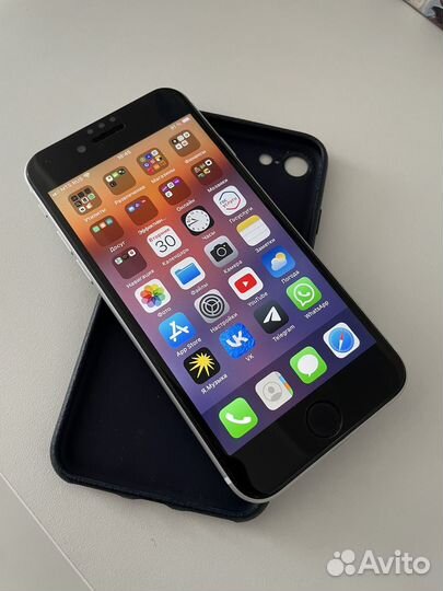 iPhone SE, 128 ГБ