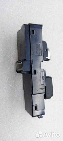 Кнопка стеклоподъемника Kia Sorento Prime UM G4KE