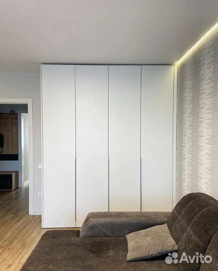 Шкаф распашной с фрезерованными фасадами