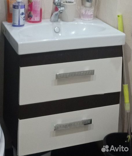 Подвесная раковина под тумбу в ванную комнату