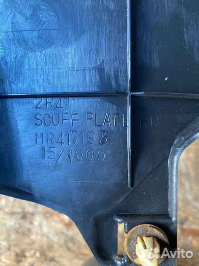 Накладка на порог задняя правая Mitsubishi Lancer