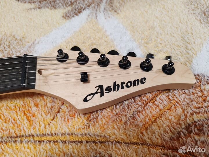 Электрогитара Ashtone ST 200 в полном комплекте