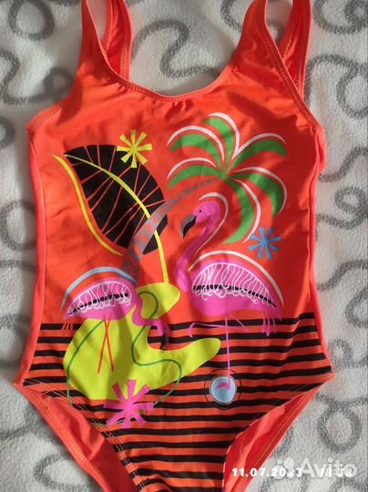 Купальники и шапочки на 7-9 лет