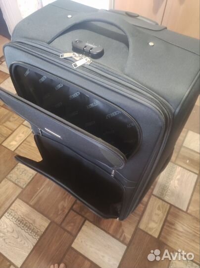 Чемодан на колесах большой l