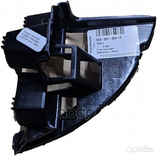 Кронштейн заднего бампера правый 5C6 807 394 E VAG
