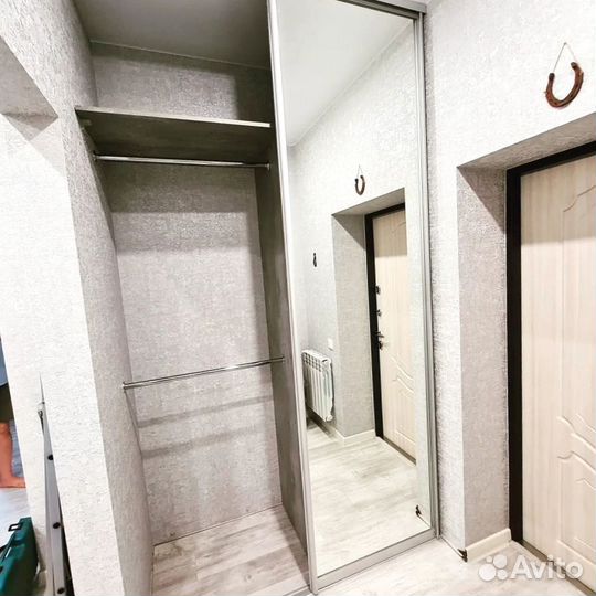 Шкаф с зеркалом