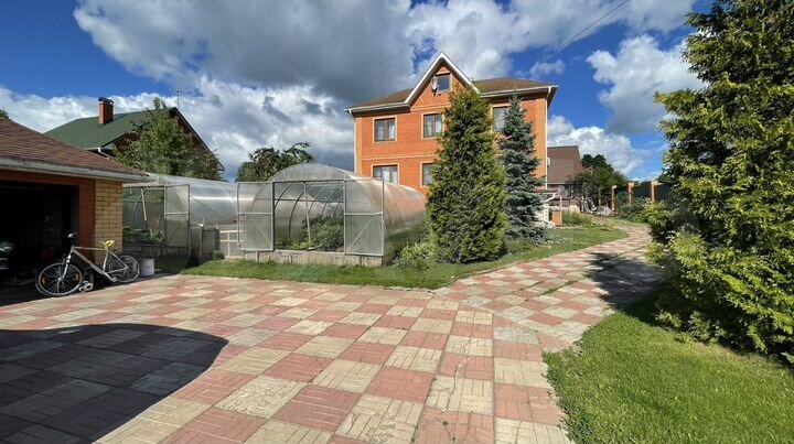 Дом 360 м² на участке 15 сот.