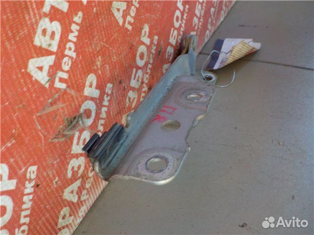 Петля капота правая Mitsubishi Lancer S82 4G18