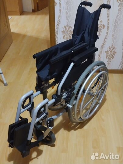 Кресло коляска для инвалидов