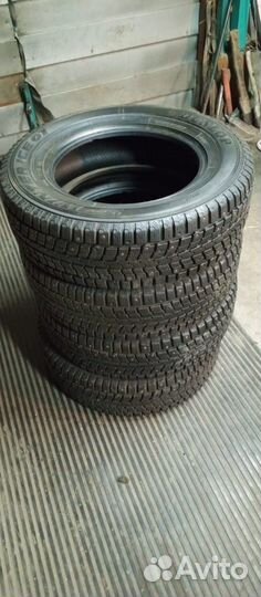 Dunlop SP Winter Ice 01 215/70 R16 и 215/70 R16