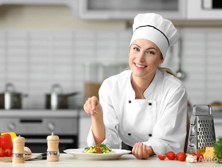 Повар холодного цеха в столовую