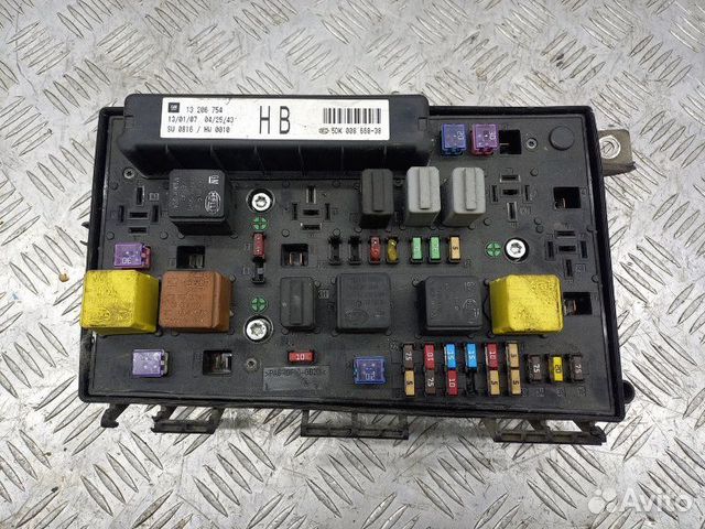 Блок предохранителей Opel Astra H Z18XER 1.8