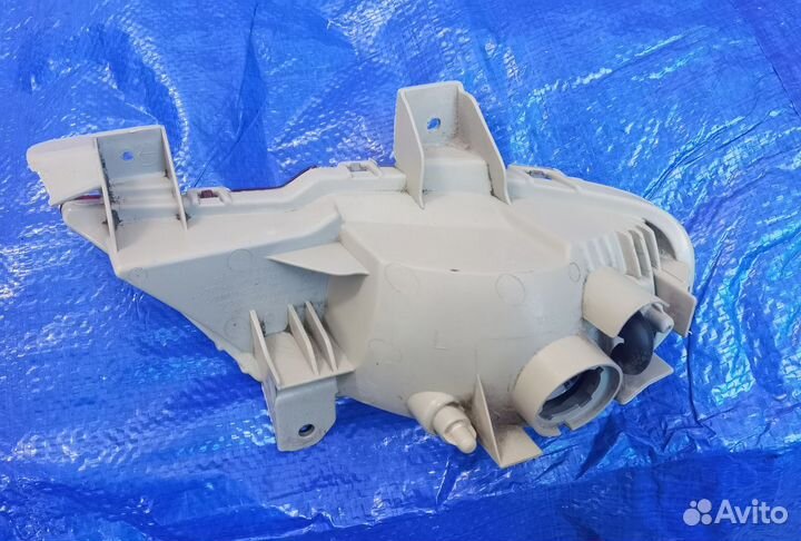 Фара левая задняя mitsubishi pajero sport 2