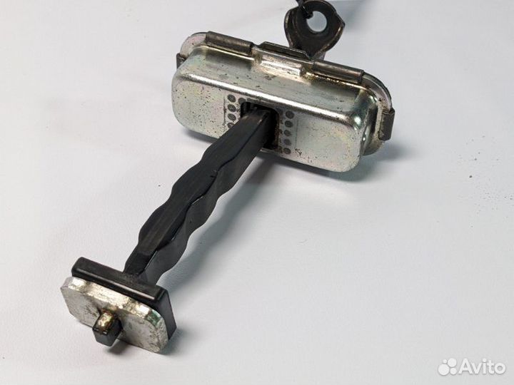 Ограничитель двери задний левый Kia Optima Gt Line