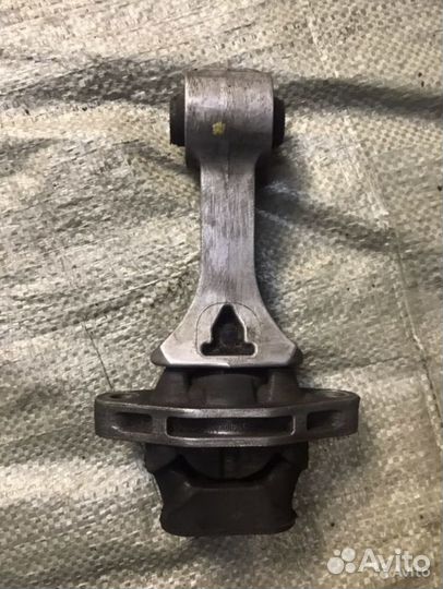 Задняя опора подушка кпп Kia ceed JD