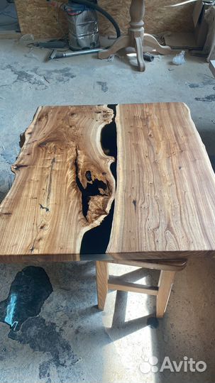 Бюджетная столешница с эпоксидной смолой