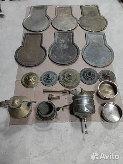 Подносы,капельники,рукомойник,крышки-латунь