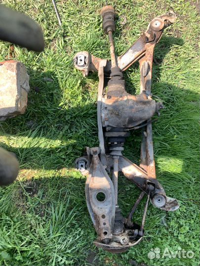 Задний подрамник Мерседес 190