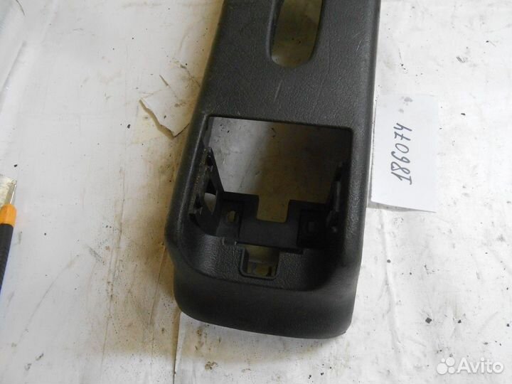 Накладка под рычаг ручного тормоза