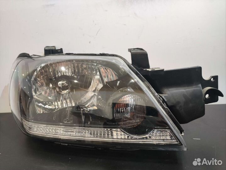 Фара правая без корректора внутри темная outlander