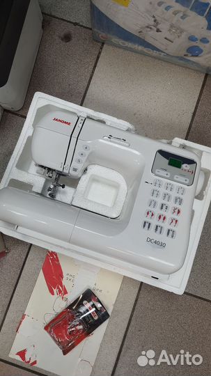 Швейная машина Janome DC 4030